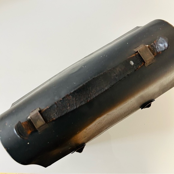 Vintage Industrial rusted lunch box, Miners Lunch Box, Industrial decor - Picture 10 of 12